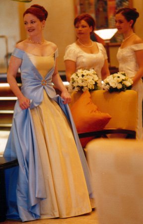 Blue and Cream Bride 2.jpg (26268 bytes)
