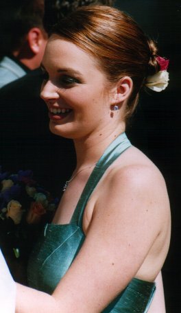 curles and pearls bridesmaids 3.jpg (21907 bytes)